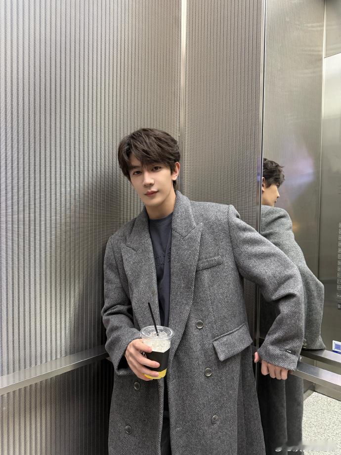 夏之光的近期状态 夏之光最近状态emjoy 🎬📸真的是感受到他状态很不错呀，