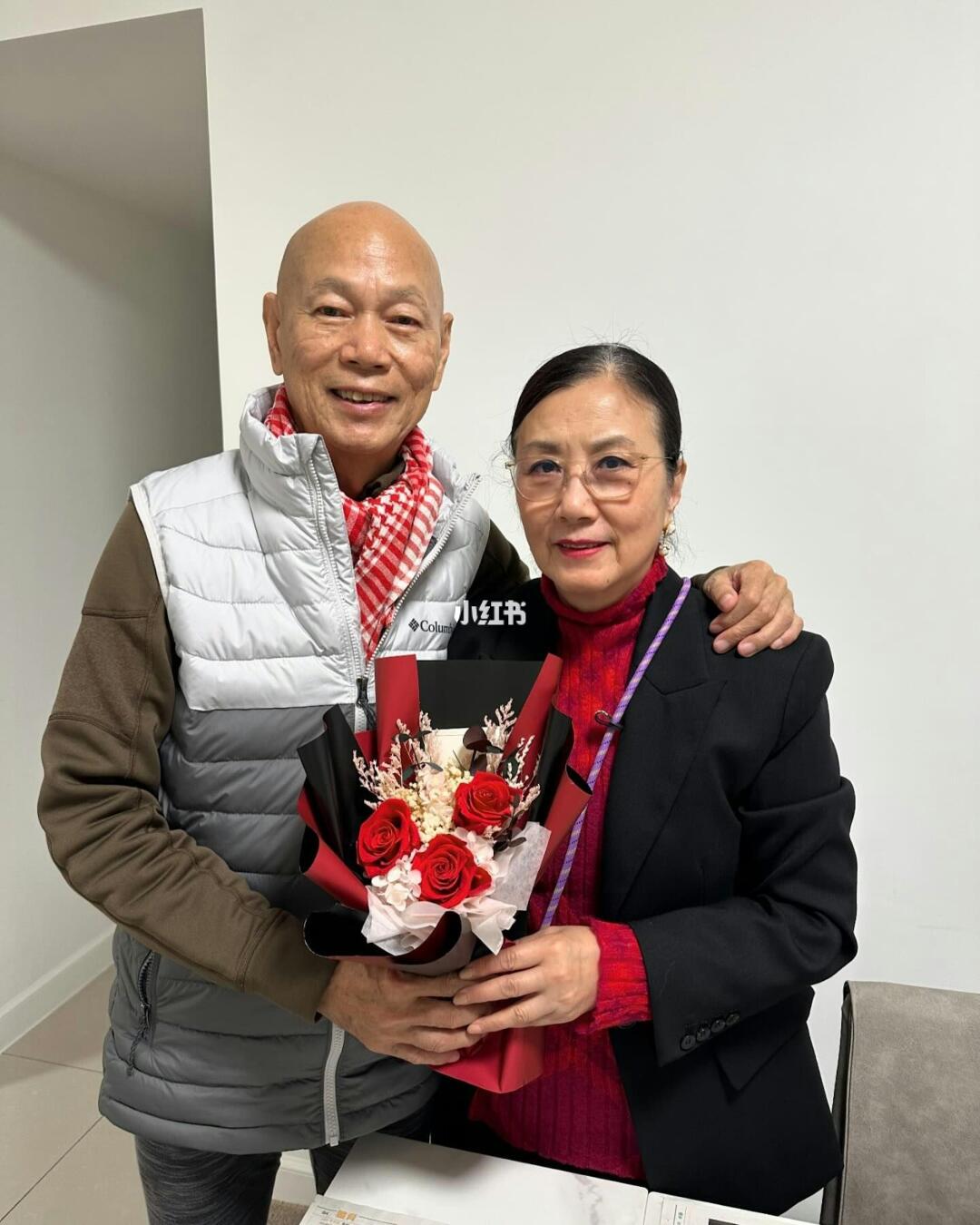 罗家英汪明荃结婚16周年，好浪漫啊