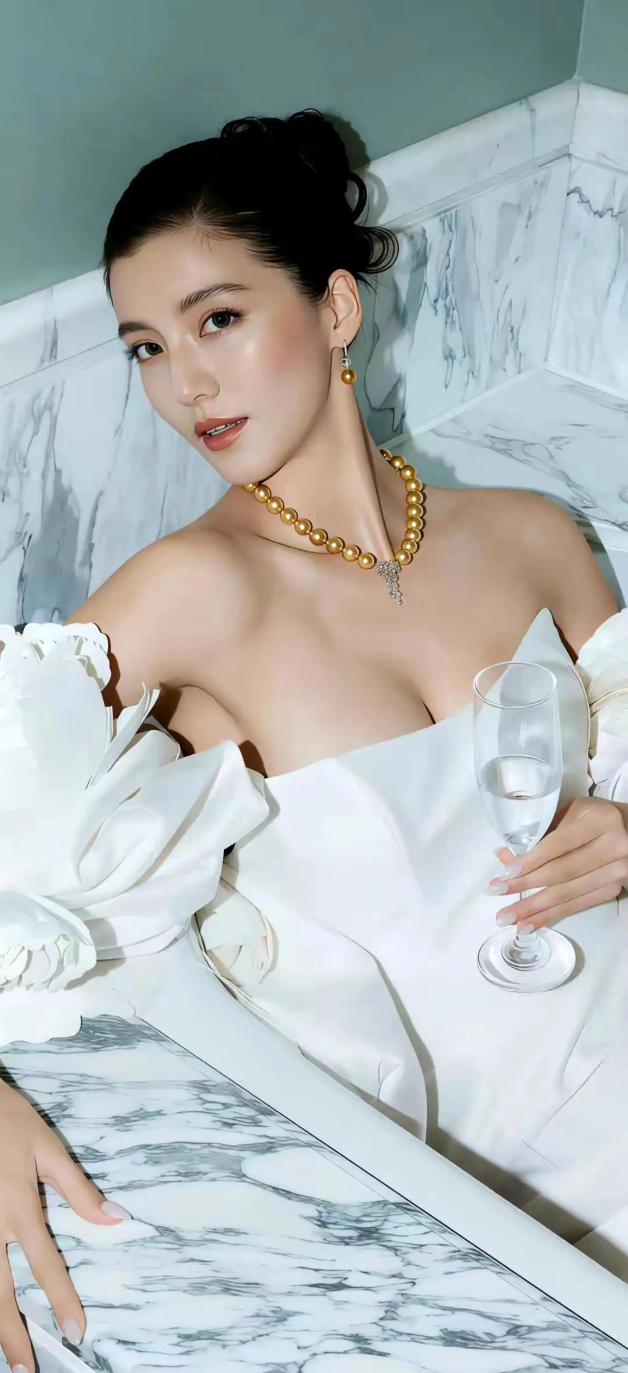 吴千语:玲珑质透蕊上绯，纱沉懈谷峰上垂！|||神仙姐姐[话题] 神仙颜值[话题]