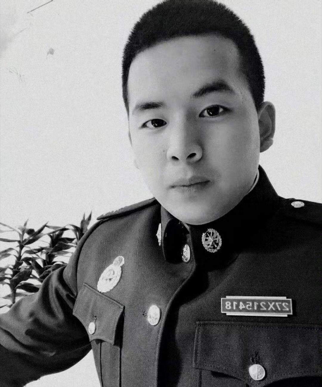 消防英雄张向博，为保护战友生命安全被一小型客车高速撞击身受重伤英勇牺牲，时年仅2