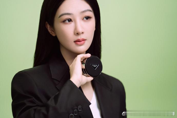 杨紫演绎率性定格姿态  杨紫的花絮送上 看杨紫如何在花絮中诠释率性，定格的姿态便