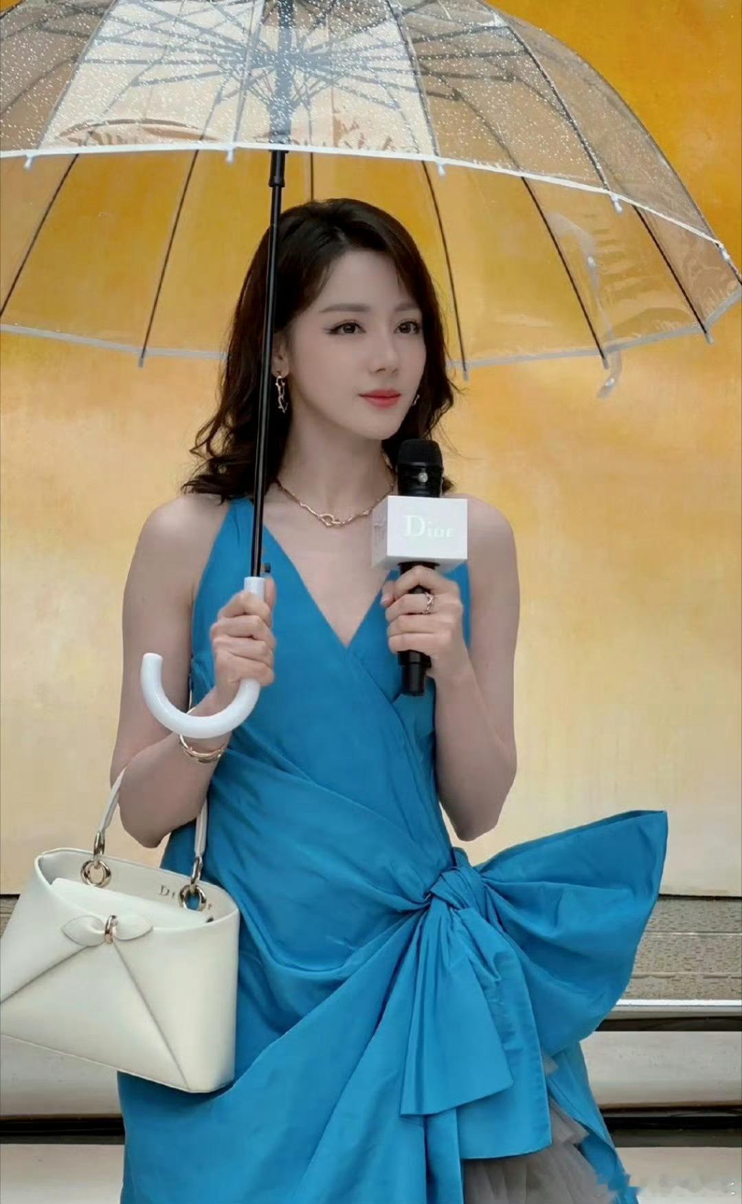 迪丽热巴迪奥南京活动人气，迪丽热巴这人气真的好高～ 