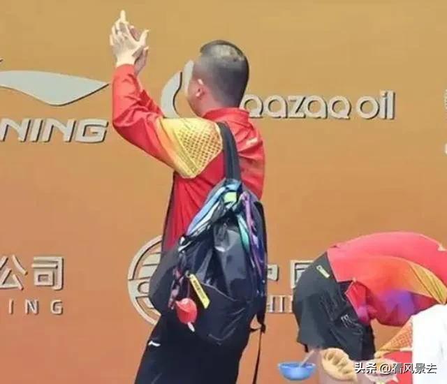 马琳缺席之谜：亚锦赛背后的教练心路

在亚锦赛女团颁奖典礼上，马琳教练的缺席引发