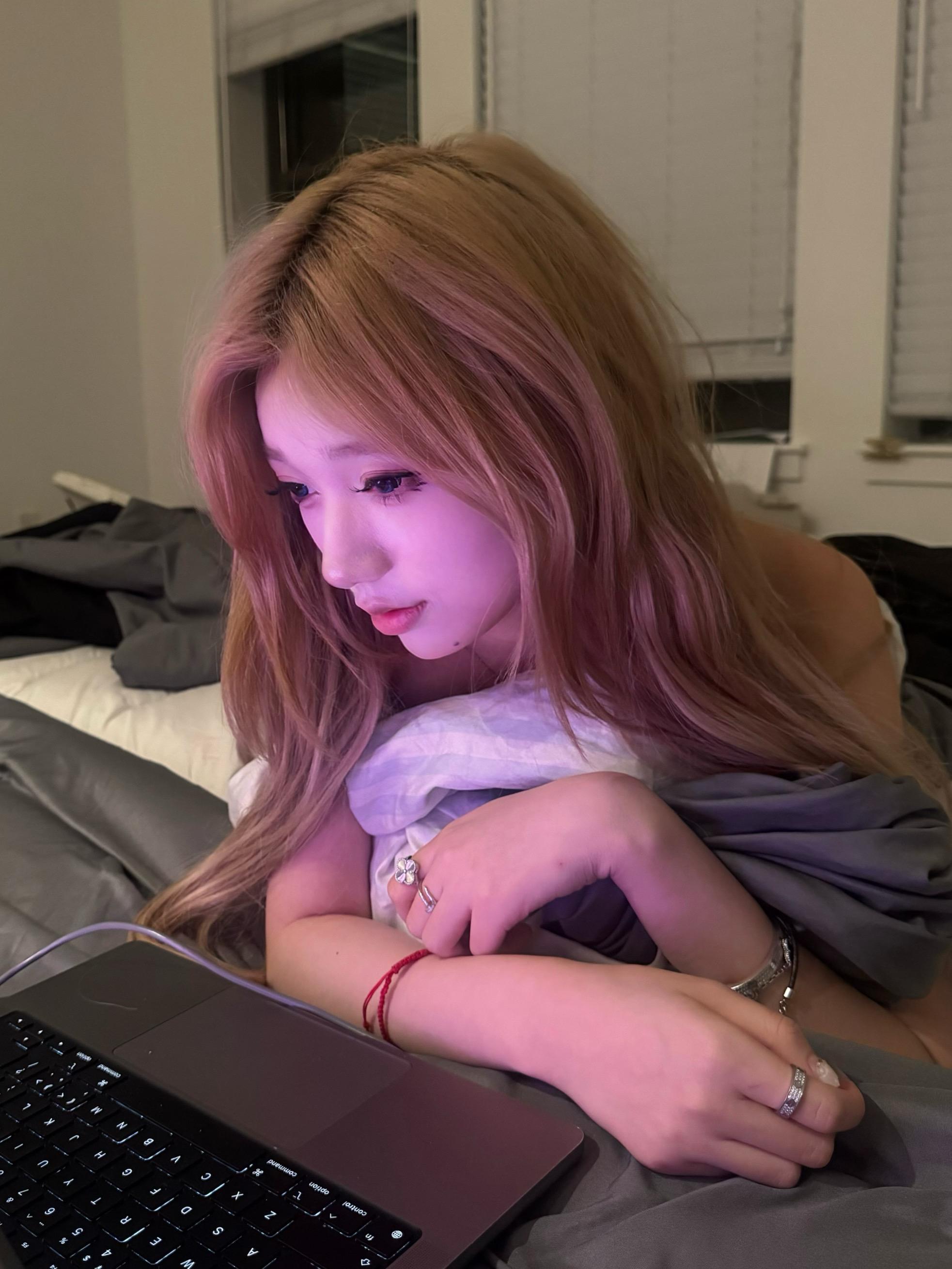 爱 不该是被训练出来的条件反射 而是一种本能的反应 惦记的心是自发的 不是教的