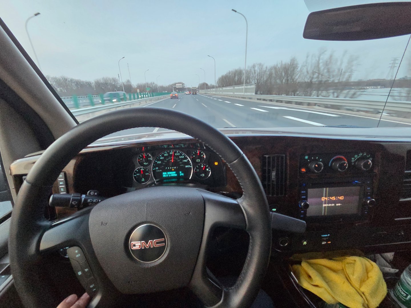 到目前为止，没有一款纯电车能提供和燃油车相似的暖气体验，就是那种明明在吹脚，但是