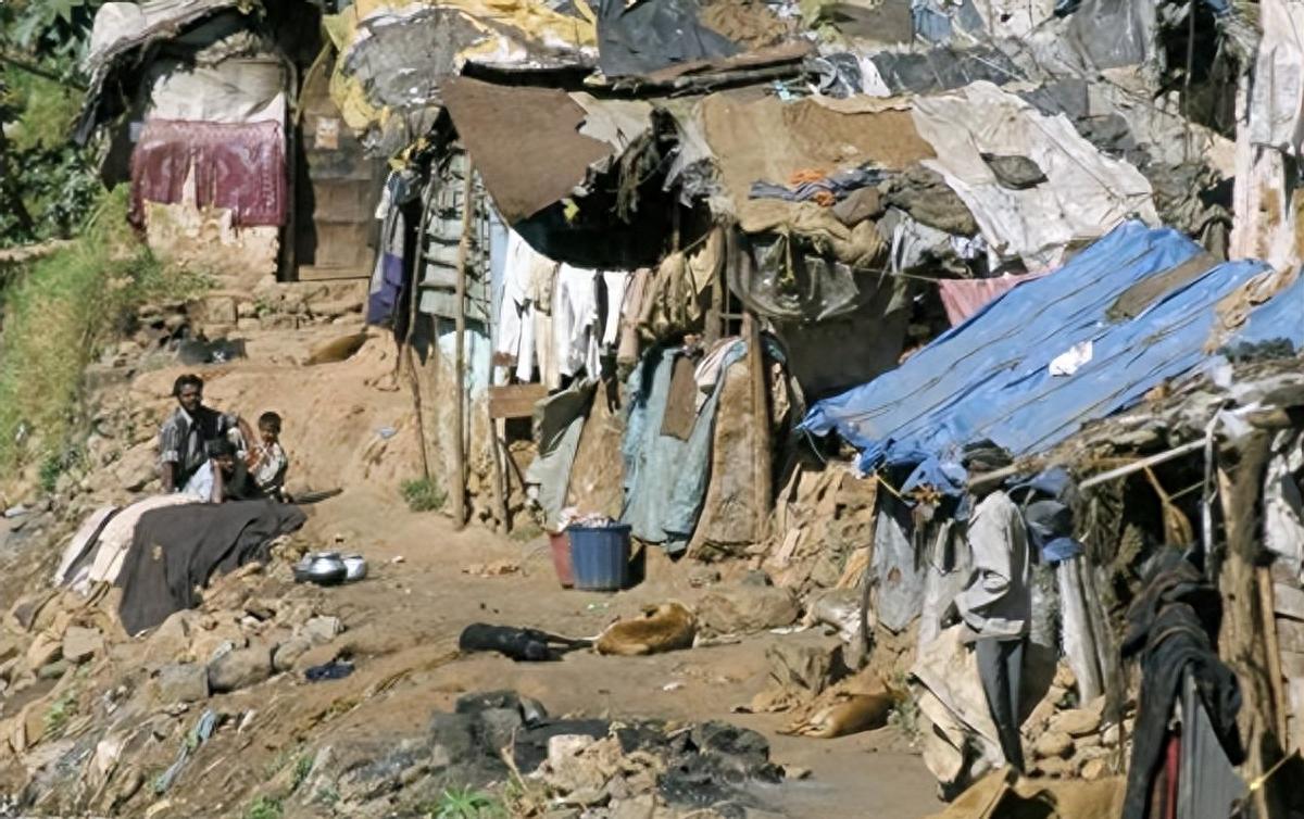 苏联养了15年，中国养了20多年，这个国家为何仍穷困至今？
 
巴尔干半岛西南角