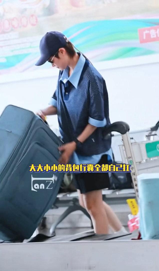 李宇春水与火火火新疆集结出发李宇春新疆集结出发李宇春辛芷蕾高叶倪妮合照全女性户外
