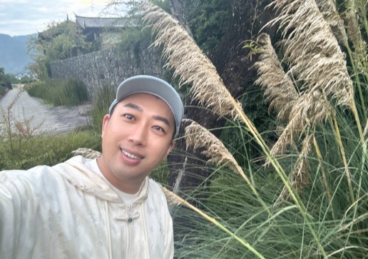 于正坚决否认吴谨言和洪尧三年前的婚姻，针对网友的猜测，他誓言若属实则自愿承担后果