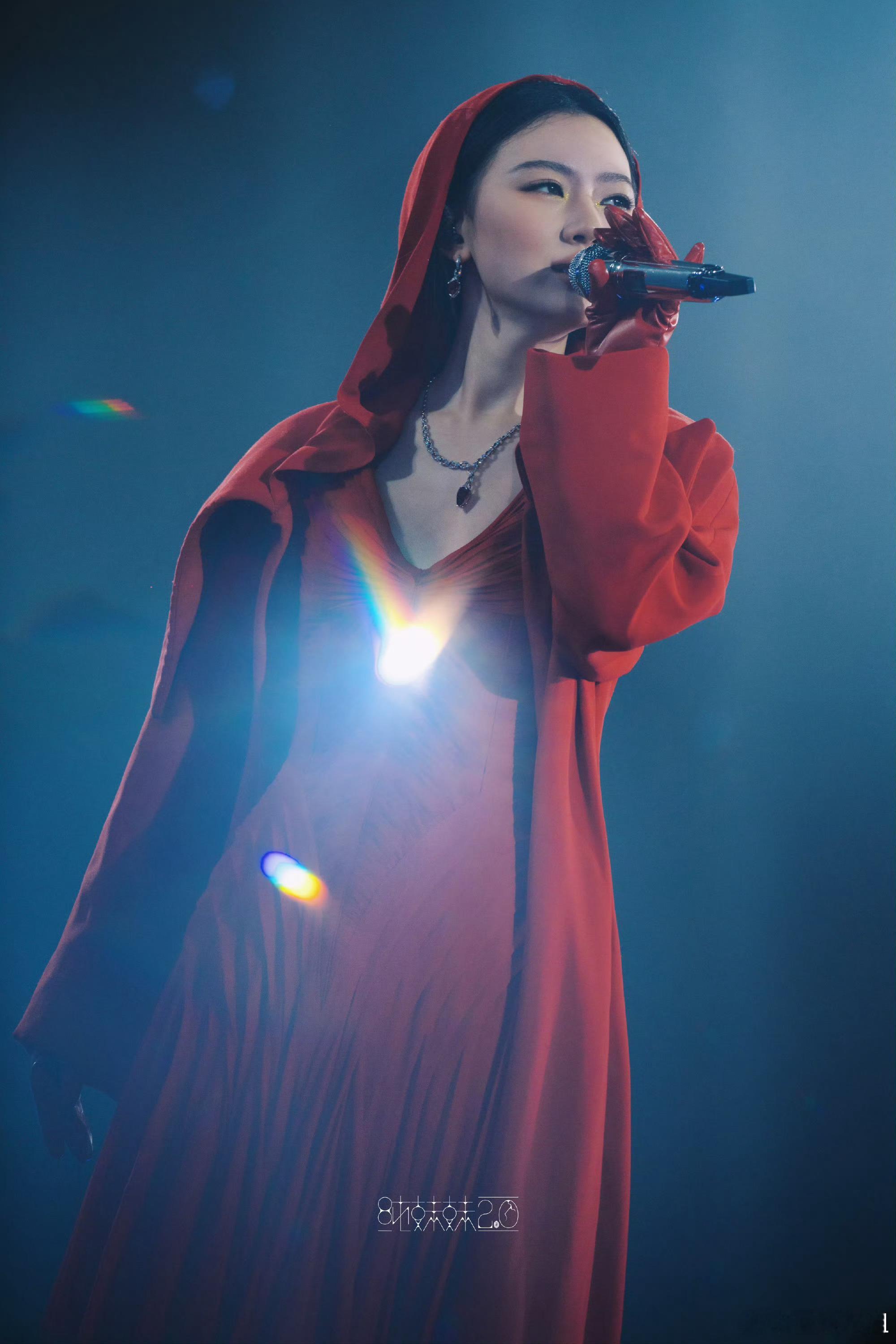 单依纯说有音乐有爱从不担心 原来“不害怕”的底气，是音乐在流淌，是爱在托举，是她