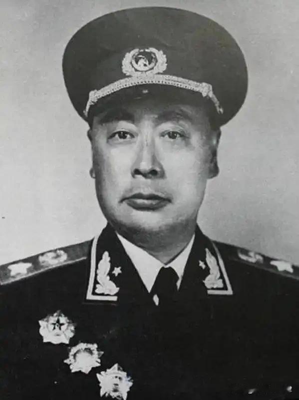 1949年5月，军管会干部拿着518家妓院的登记册，在会议上拍案：“北京都一夜封