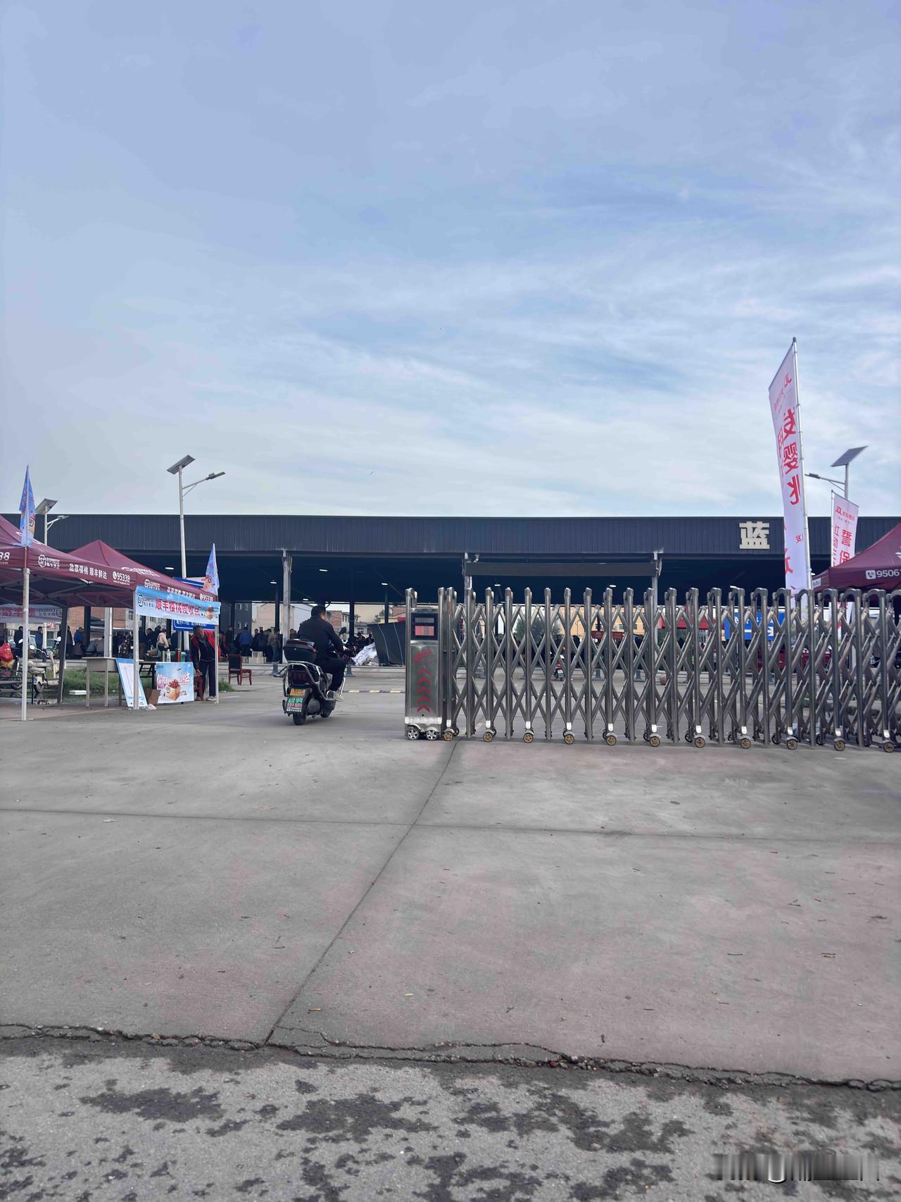 蓝田樱桃上市了，有网友说价格2-25，主要看品种和品相，果品好的，个儿大的，甜的