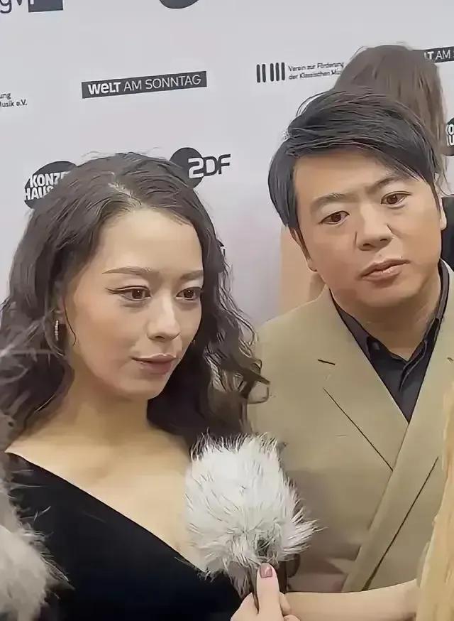 之前，挺喜欢他俩的，尤其是朗朗，感觉就是艺术殿堂里的神级人物。眼睛里总给他们披上