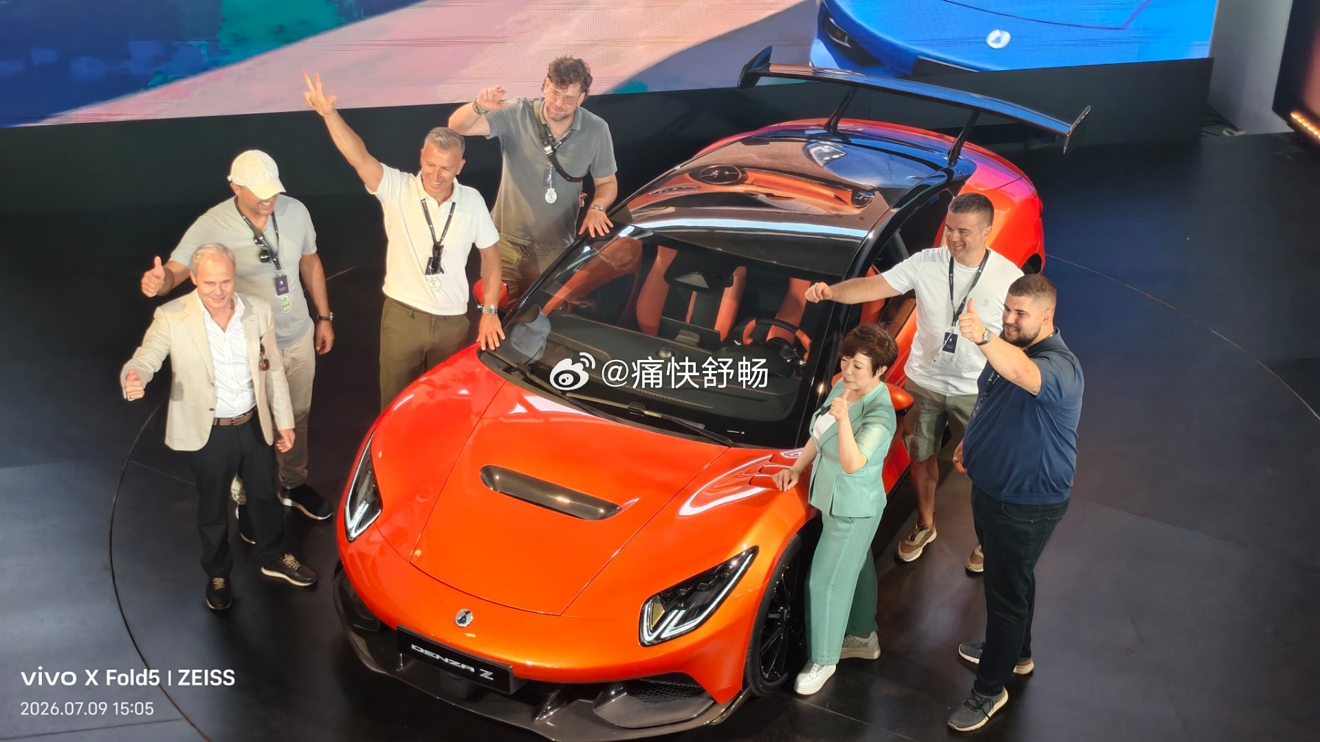 Stella现场宣布。腾势Z的敞篷版当天预订20辆腾势z古德伍德全球首发