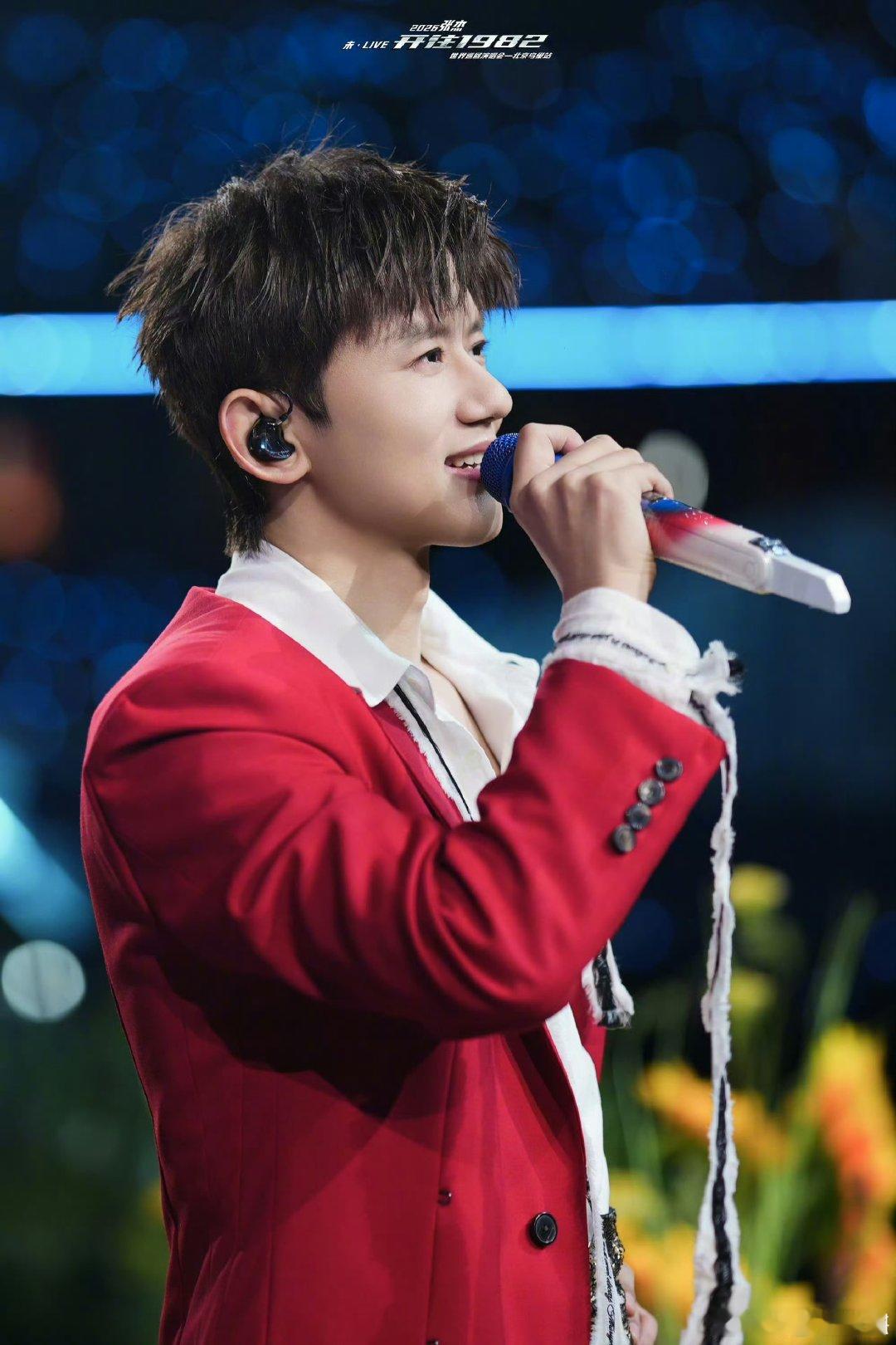 乐手、舞者、歌迷并肩同行，这就是未·live的温度张杰演唱会未live的意义