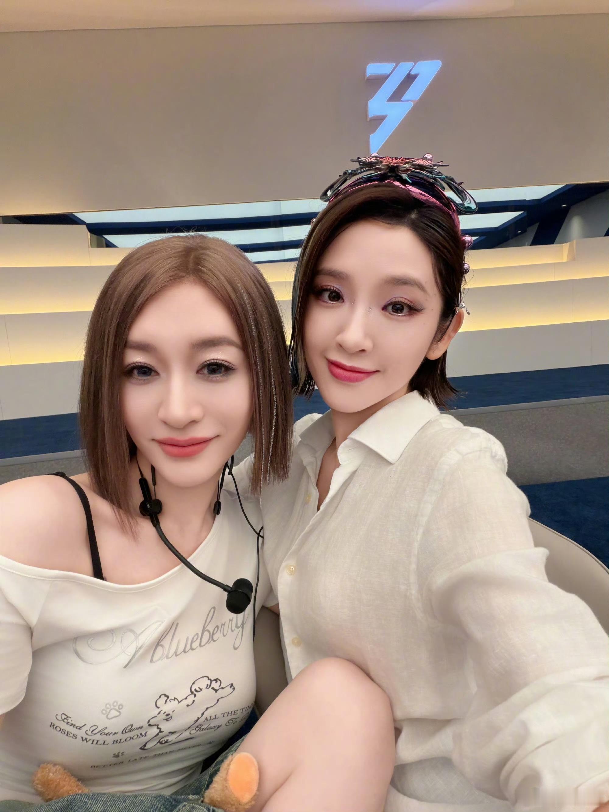 李小冉唐艺昕没白睡几个月不想睡的星期五 李小冉唐艺昕状态真好啊！ 