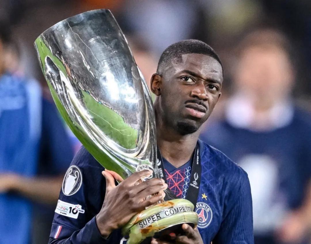 罗马诺消息，登贝莱和巴黎的续约谈判还在初级阶段，法甲豪门已经告知金球奖得主他们想