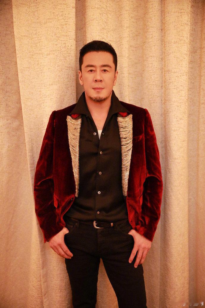 杨坤说歌手赛制放到19年就淘汰了歌手抢位赛分组歌手2026 资深老将清醒剖析赛制