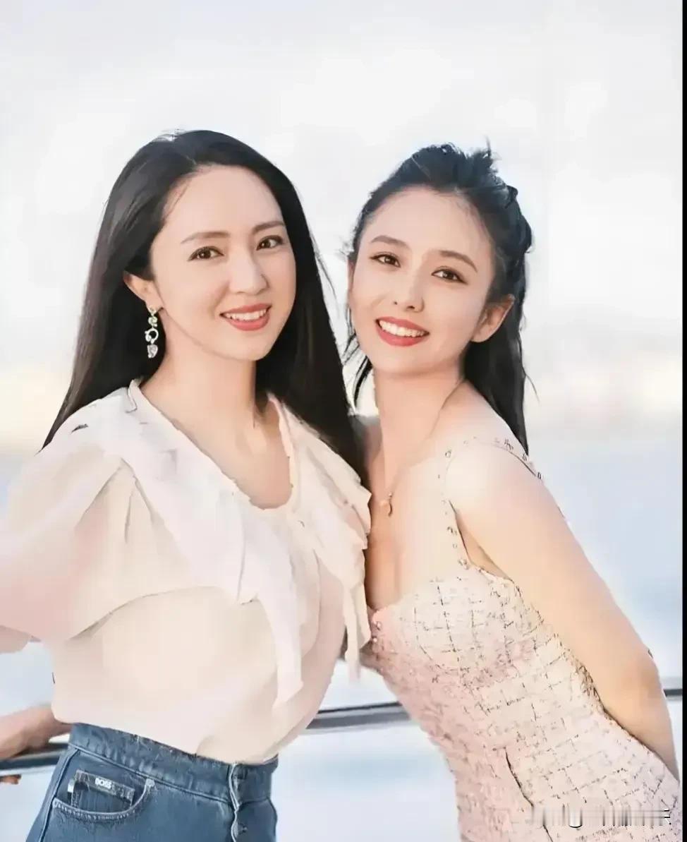 董璇再婚最开心的六个人[玫瑰]

1，女儿小酒窝

2，好友佟丽娅

3，丈夫张