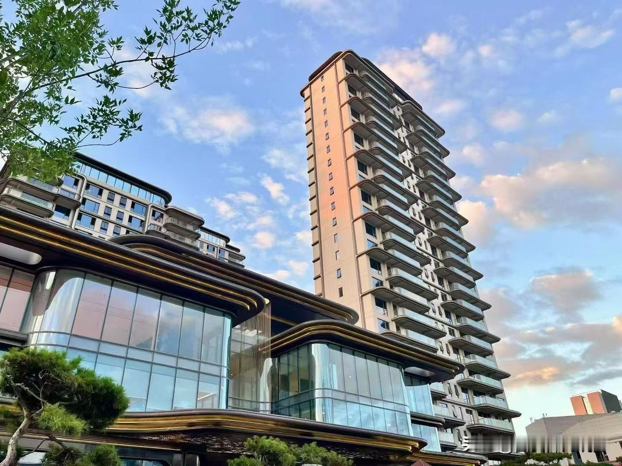 观山大平层四代住宅住着还是舒服呀！推窗见景，空气新鲜，这环境简直绝了！