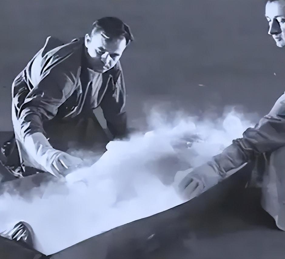 全球首例被冻了几十年的人解冻时，打开液氮罐的瞬间，在场的人都吓了一跳 —— 那场