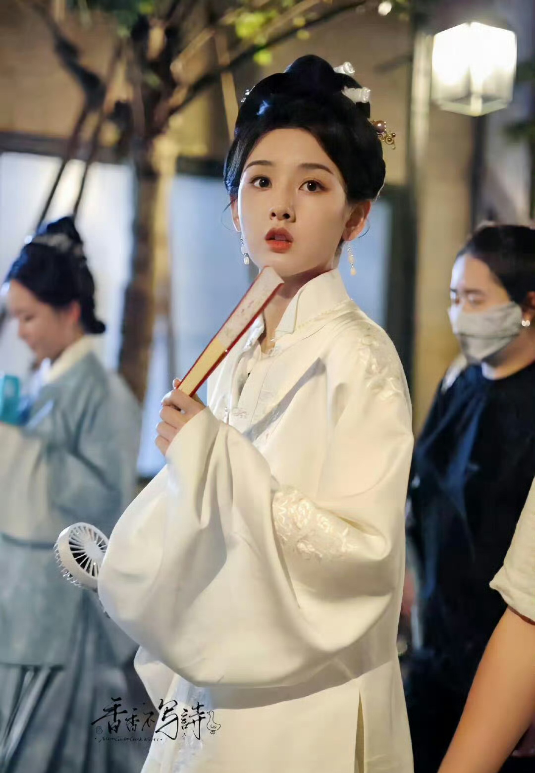 宋祖儿《表妹万福》甄嘉芙白衣路透，好素好美，期待喽！ ​​​