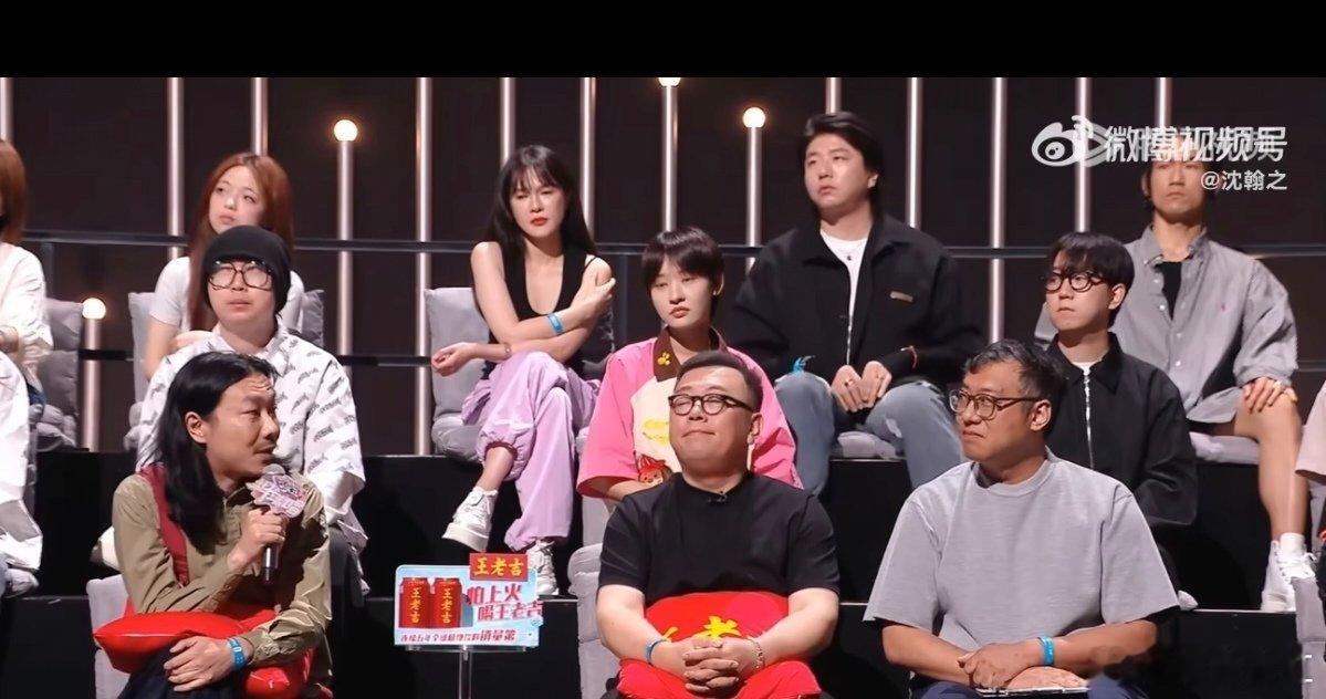 音综比赛千军万马过独木桥评委的按钮一按，梦想可能碎成渣。几千个音乐科班生挤破头，