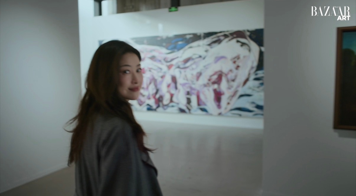 如果优雅有定义那一定是朱珠朱珠晚宴珠宝箱谁懂朱珠的优雅！难得放假的她穿灰色毛呢大