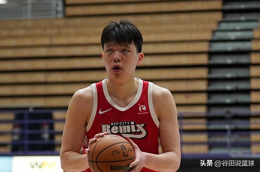 今天状态好！北京时间3月22日，杨瀚森在发展联盟打出高光表现：在混音对阵猛龙的比