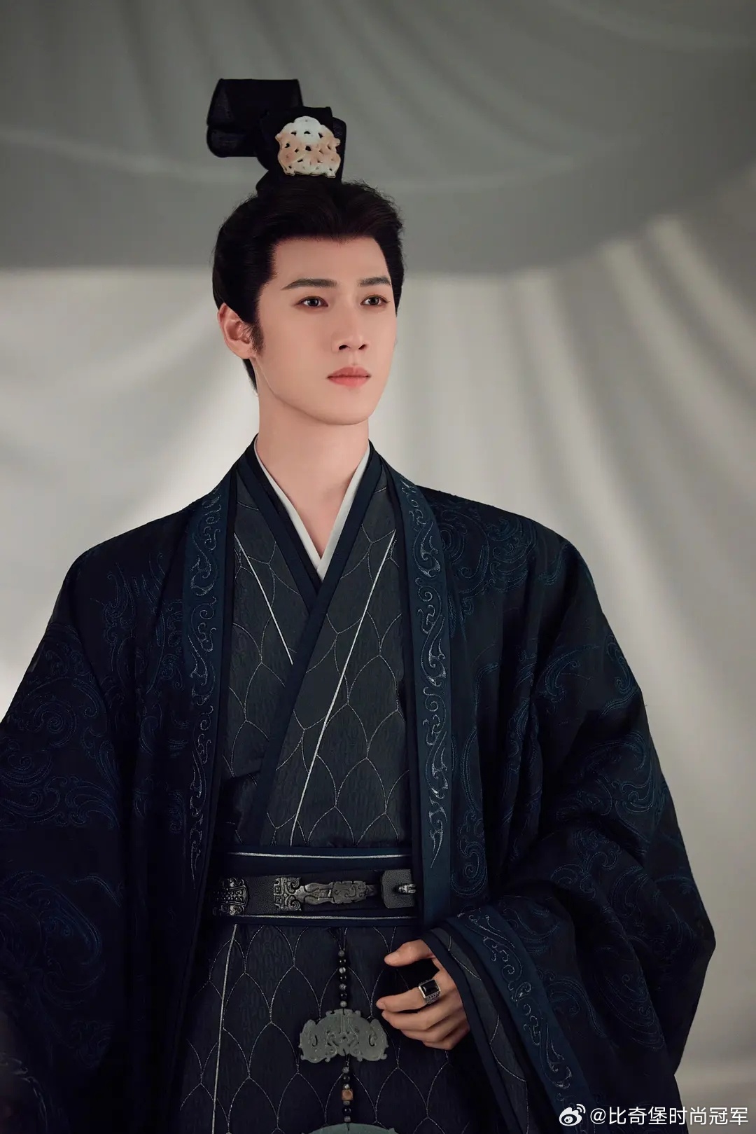 李昀锐这个形制好看啊 很庄重很有质感 