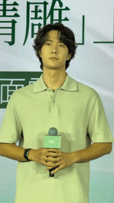 明明最该被哄的是王一博王一博笑了我就放心了直面竞技带来的得失与落差，王一博没有沉