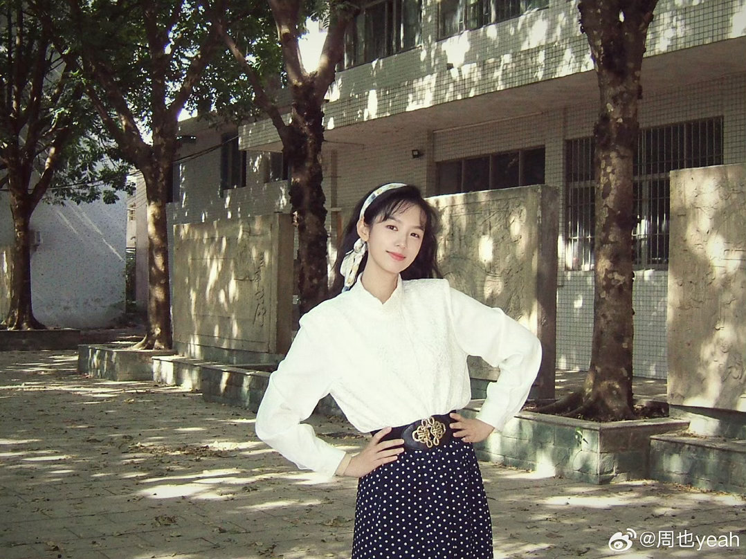 周也天选夏晓兰周也复古风造型周也这套复古风造型，好美好有年代感！不愧是天选夏晓兰