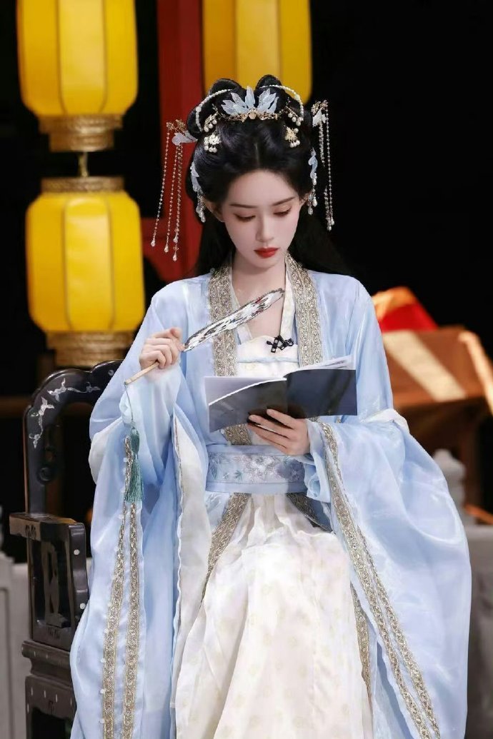 孟子义祝大侦探十周年快乐孟子义祝福大侦探大侦探十年热爱不负时光，收到孟子义的祝福