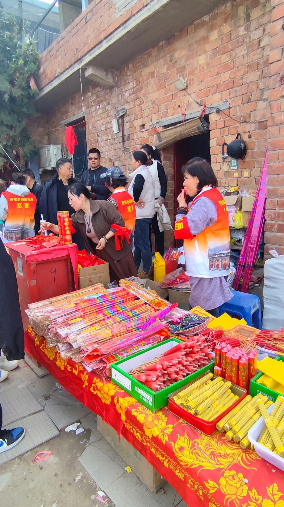 【2026老洞会实拍（4）】逛老洞会，可以不吃东西，可以不看热闹，但有一件事绕不