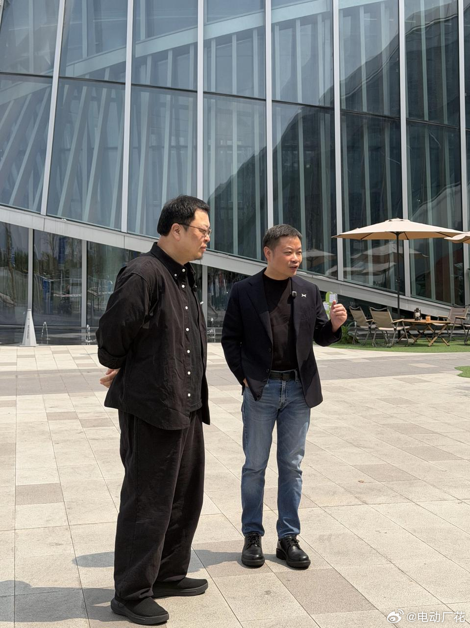 老罗也来「爱P7的鹏友大聚会」啦～跟大师兄在现场pick自己最喜欢的P7车色一身