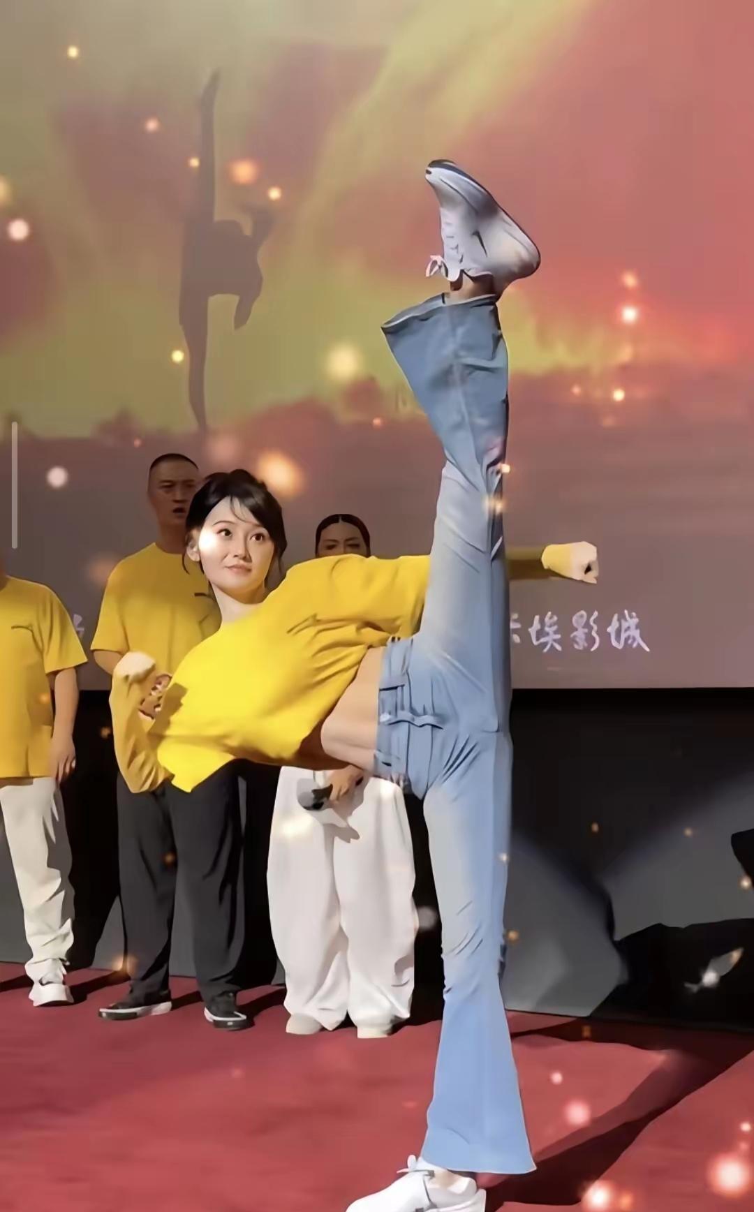 没想到功夫女友里的
女的
都是有真功夫的
我以为只是好看呢