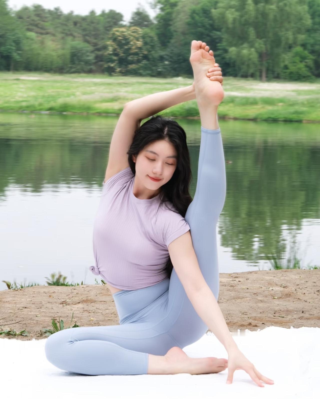 慢慢生活，允许自己如同树木般从容生长，不急不躁，扎根沉淀。人总在奔赴自然的途中，