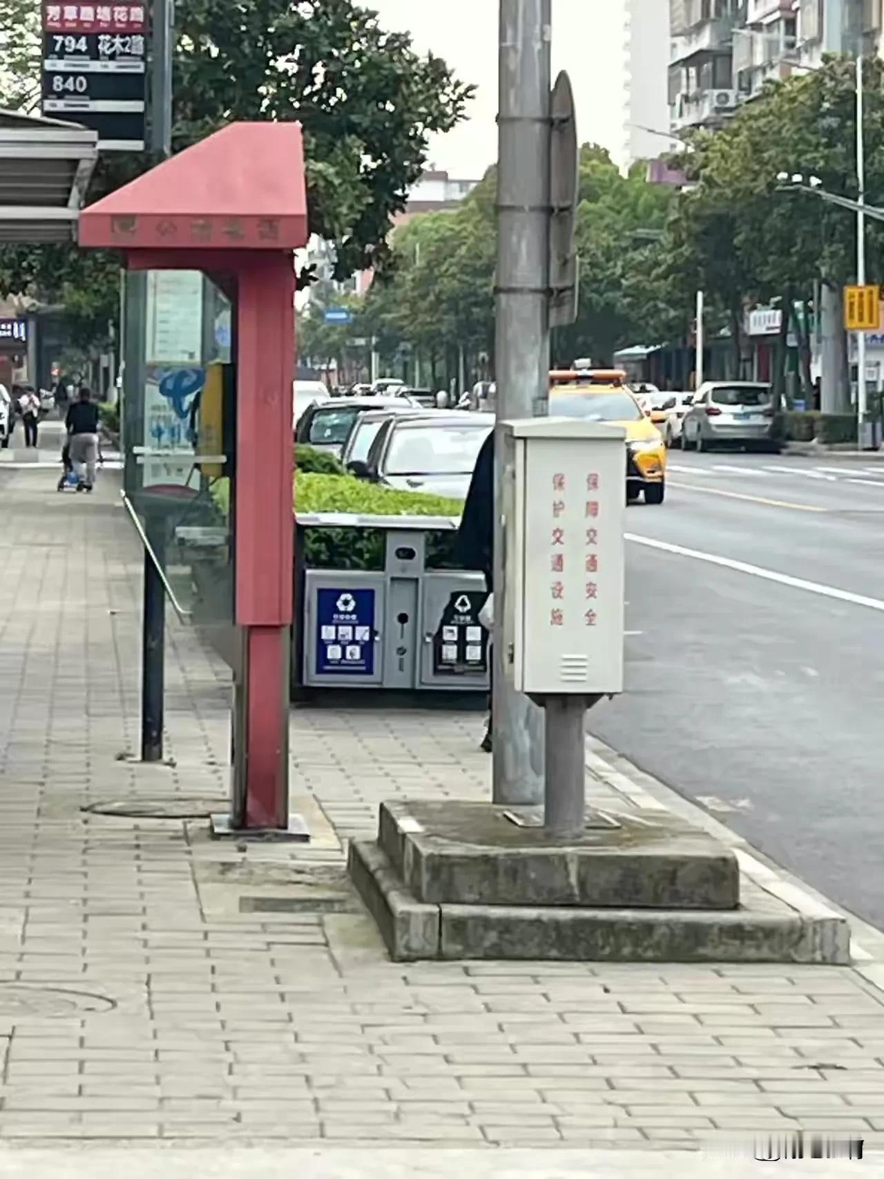 本来我一直不信，但是上两周我去扔垃圾的时候，正好遇到垃圾车来收干垃圾，我把干垃圾