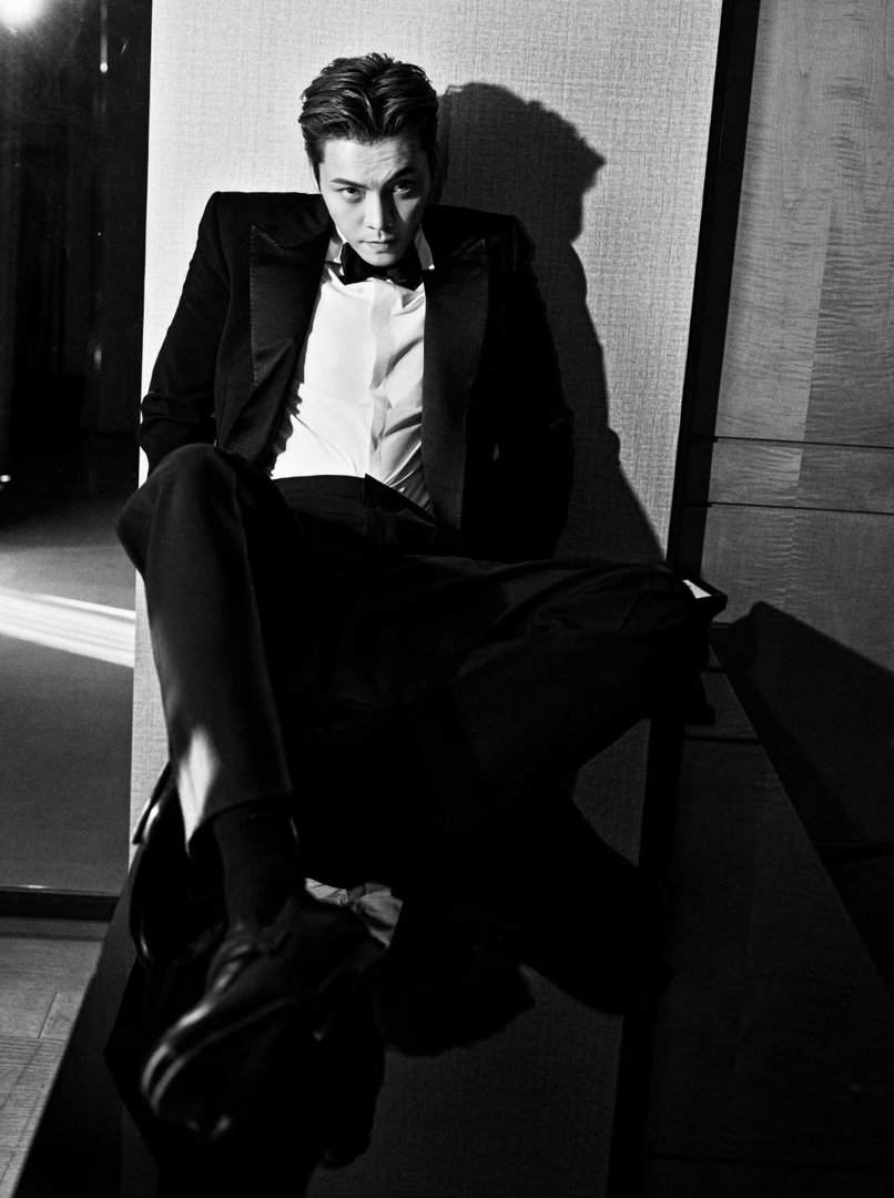 陈伟霆 最夸张的老钱来了电视剧品质盛典 品质盛典上的陈伟霆，确实让人眼前一亮。西