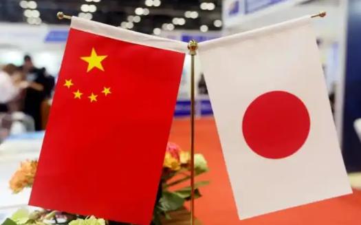 日本彻底撕破和平伪装！手握《波茨坦公告》铁证中方直接亮明底线，严格限定日本合法领