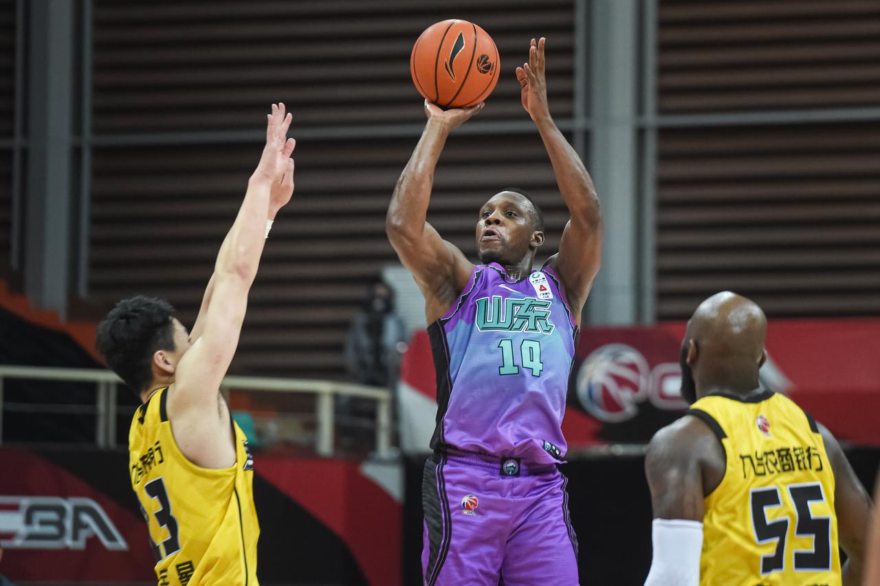 从哈德森以后，山东男篮在小外援引进这件事上一直做得不好。像北控的里勒、青岛的威瑟