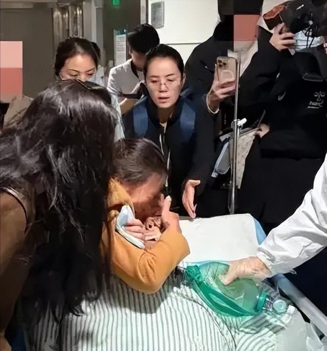 有的人死了，他还活着
人一辈子，割舍不下的就是亲情。婚礼上，看着哥哥跟嫂子泪目而