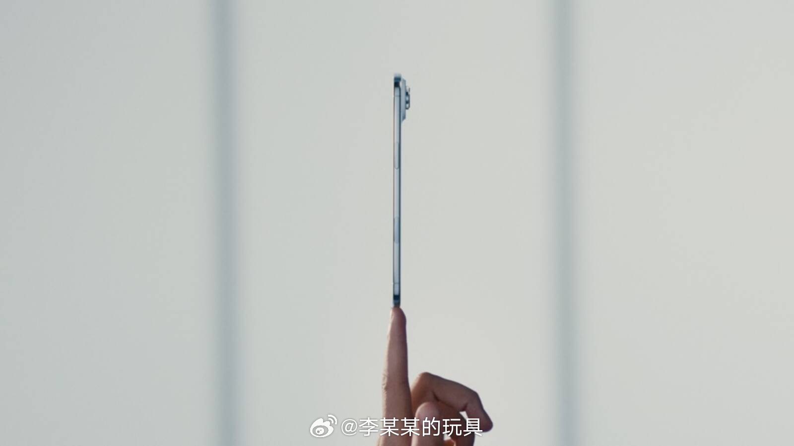 iPhone Air的定位高于iPhone17。搭载6.5英寸ProMotion