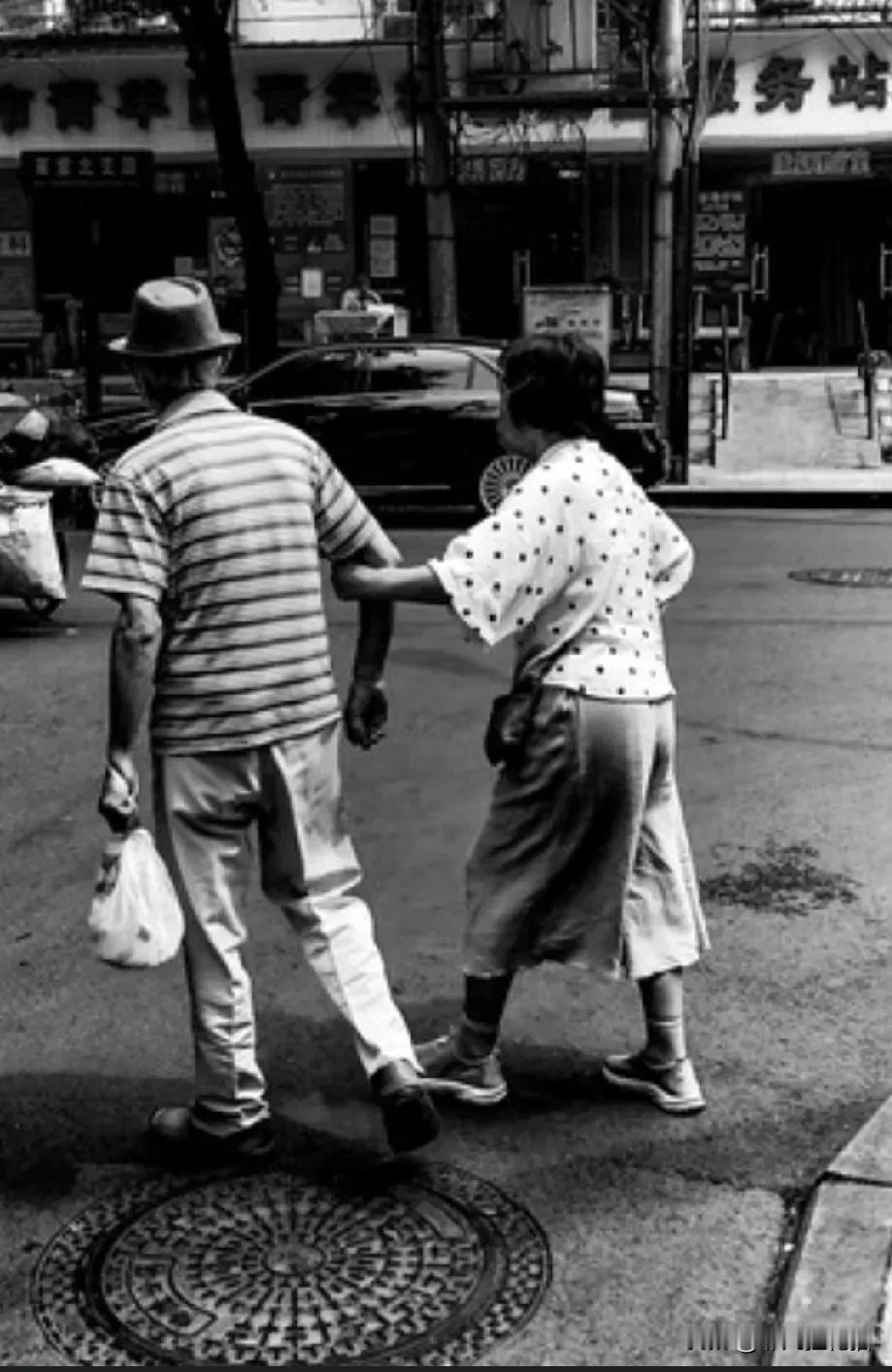 我为你流尽了一生的泪。

 (中老年单身党专属｜灵魂陪伴，衣食住行全拿捏，实用又