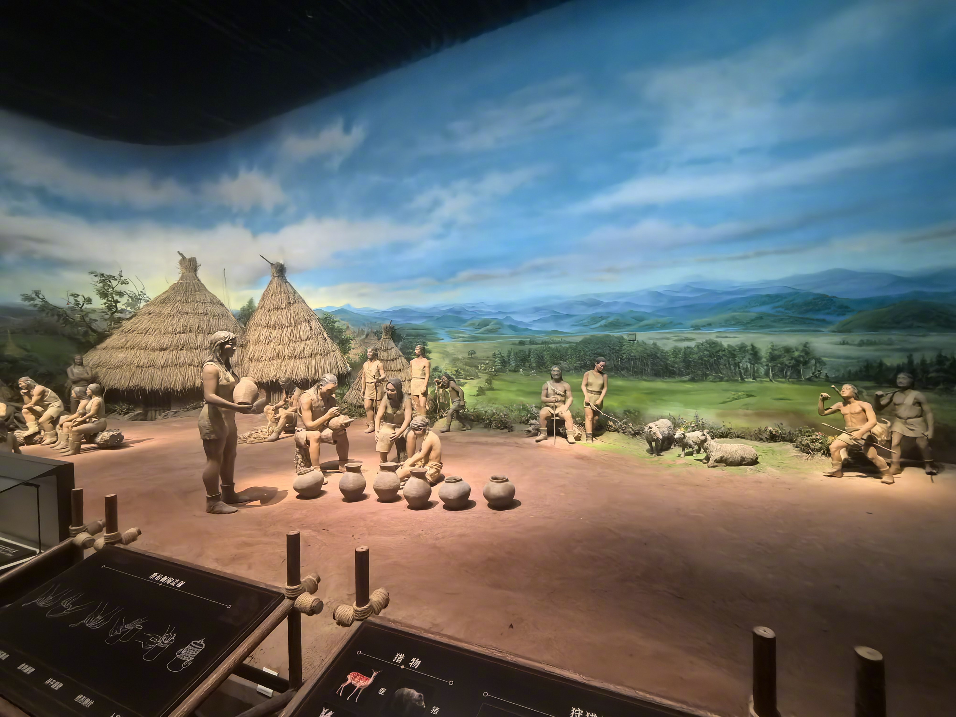 ♦️牛河梁遗址，属新石器时代晚期的红山文化，距今5500年至5000年。♦️位于