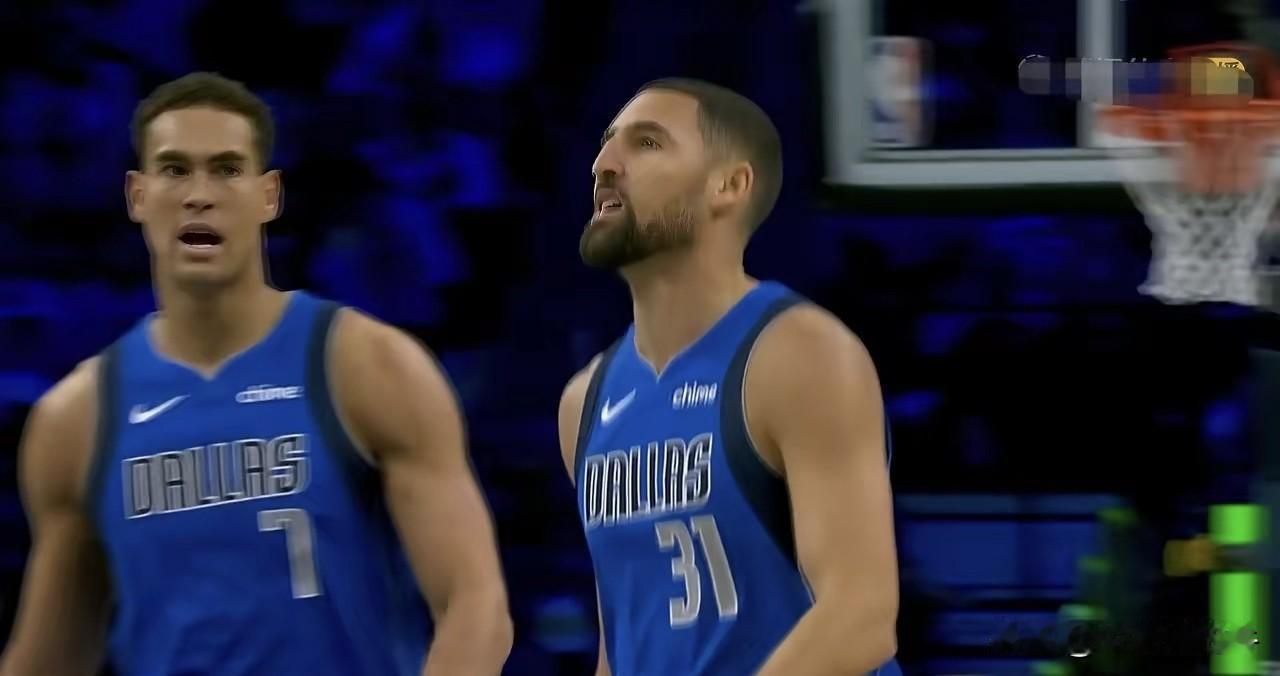 格林：克莱实力不应该是这样的，只是在独行侠没有战术地位，所以体现不出克莱得分的爆