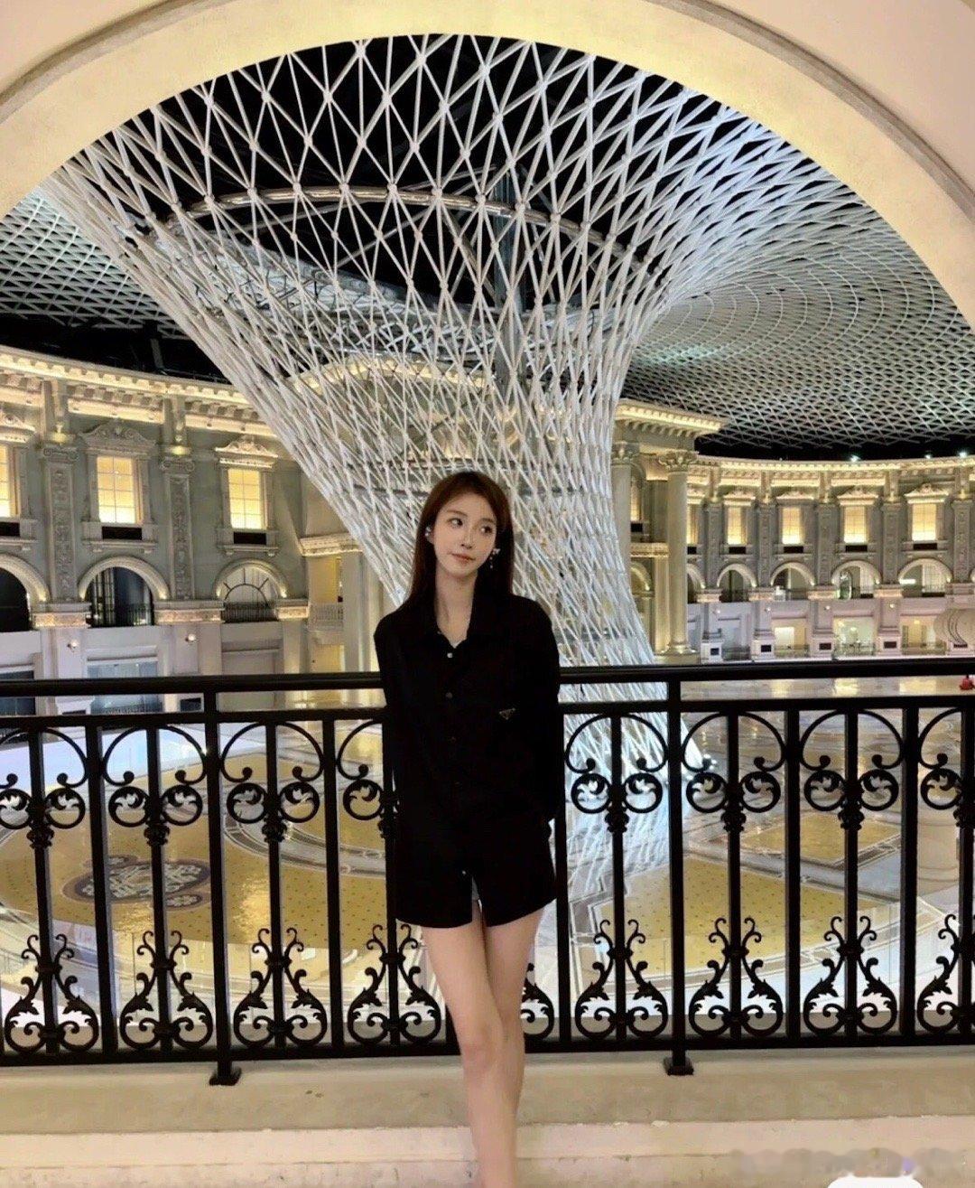 大消费政策不断，$中百集团(SZ000759)$ 21天13板，关注全市场最低位