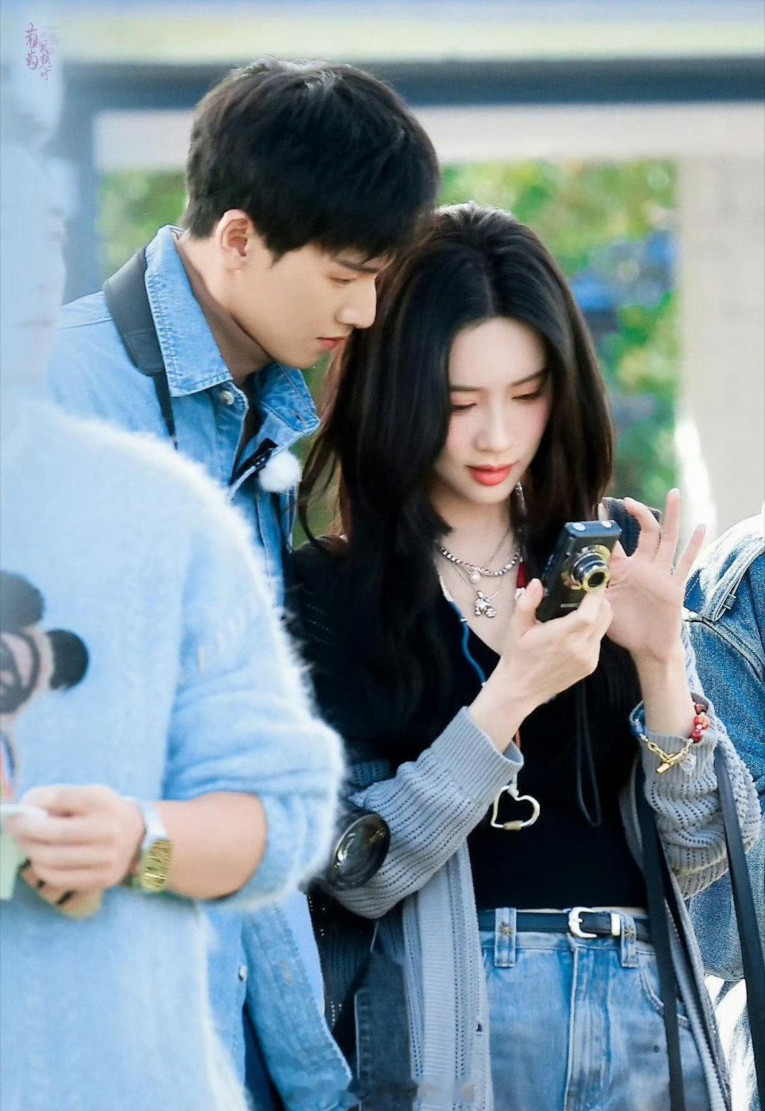 昀牵孟绕cp又有售后了
孟子义和李昀锐参加《尚公主》杀青宴嗨到凌晨1点，同色系情