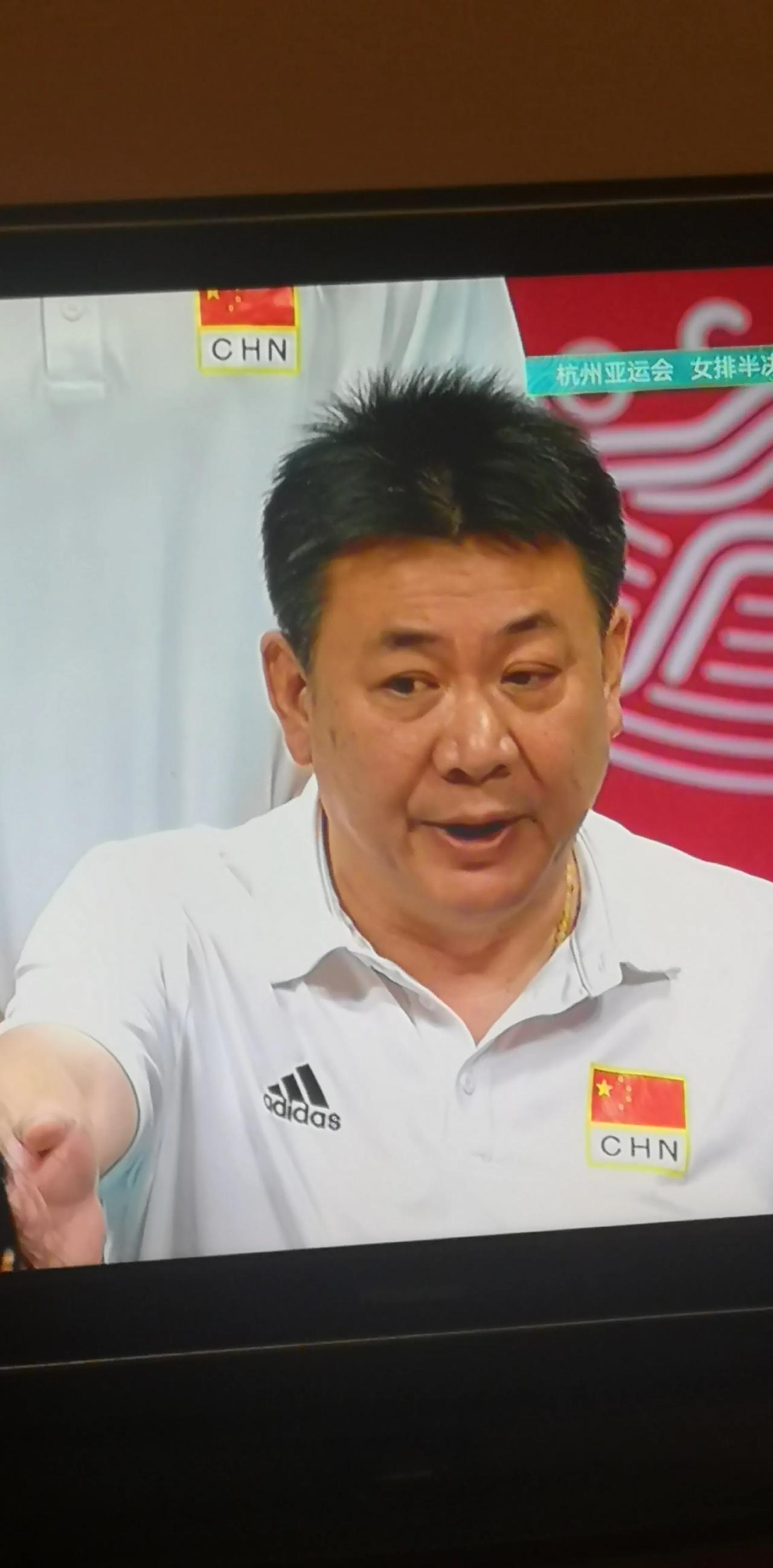 蔡斌有点开窍了，两次关键换人，立竿见影，女排3：0战胜泰国，进入亚运会决赛。
 