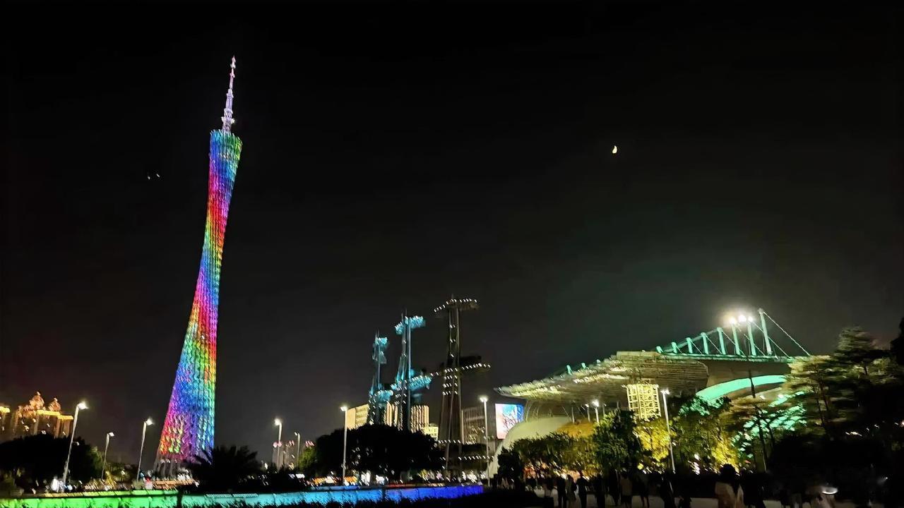 夜已深，窗外一片静谧。忽然发觉，人有时就像手机，得定期充充电、清清缓存。明天又是