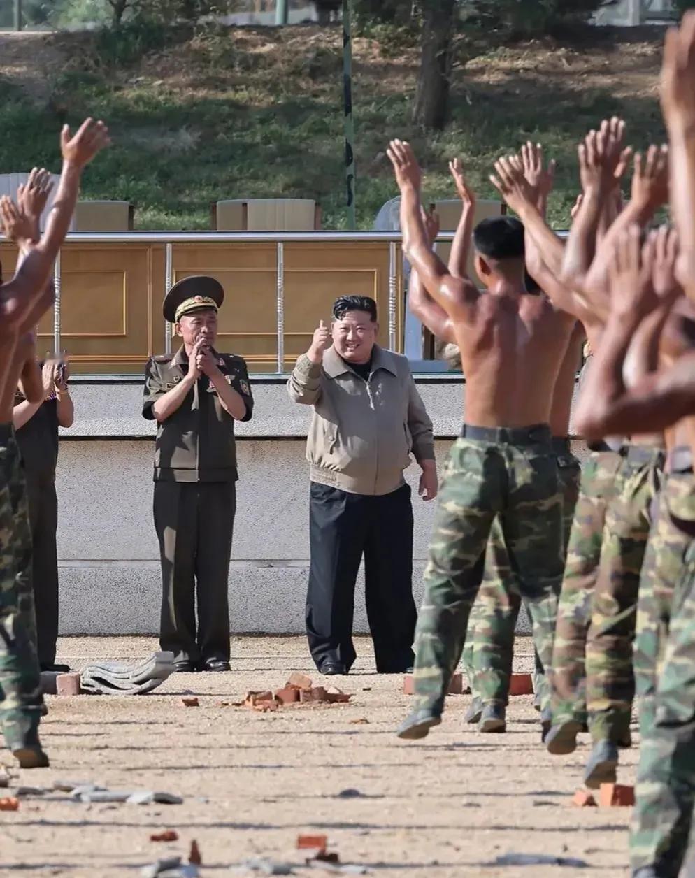 金正恩大元帅视察朝鲜人民武装力量特种作战部队，现场观摩和指导了特种部队战士的训练